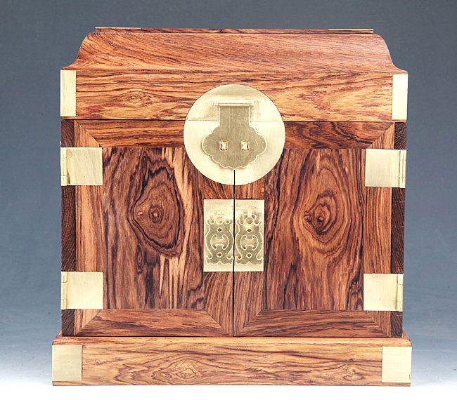 A FINE HUANG HUALI MU TABLE-TOP CHEST (1 of 9)