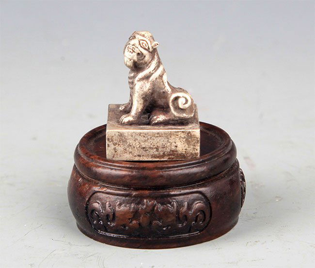 A FINE LION SHAPED SILVER PLATED SEAL (1 of 4)