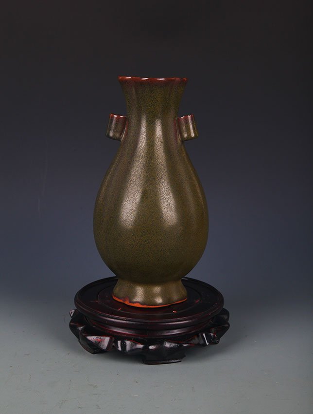 A TEA COLOR GLAZED PORCELAIN JAR (1 of 7)