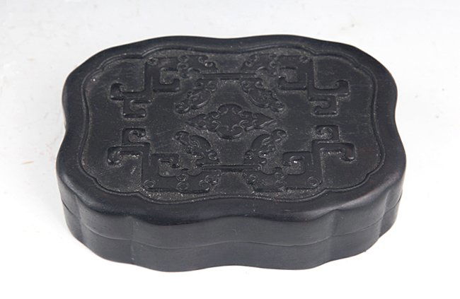 A FINELY CARVED ZITAN BOX WITH COVER (1 of 4)