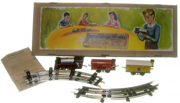 Paya 893 3 Pc Train Set Tin Toy: (Number 156 of a limited edition of 5000) (50 cm) The original of this toy was first made in 1928, this modern version of this clockwork toy features a train set with three cars. Excellent condition w