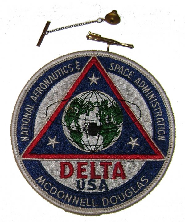 NASA Delta USA Mc Donnell Douglas Patch and Pin: (4" dia.) NASA Delta USA Mc Donnell Douglas embroidered patch and gold tone lepel pin. Delta expendable launch systems been in use primarily for satellite payloads since 1960, with over 300 launches, 