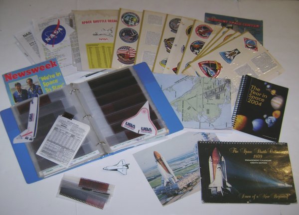 Collection US Spacecraft & Space Collectibles: Including 80 pages of 35mm negatives of Mercury 1 - 6, Gemini 1 - 5, Apollo 1 - 13, Shuttle 1 - 17, 63, 74, 77, 82, 89, 95, Eclipse/Cpmet,Star Trex, Stat Trex The Next Generation and Voyager. Actors L
