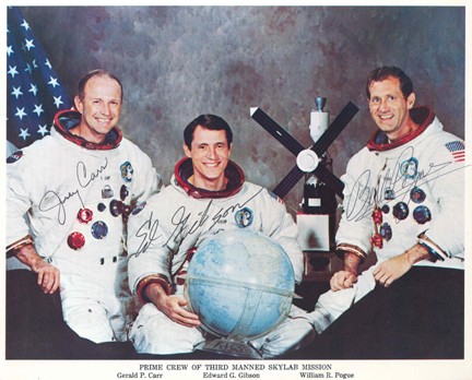 Skylab 4 Crew Lithograph: NASA color publicity lithograph (8 x 10") including autopen autographs of Carr, Gibson and Pogue. Excellent condition.