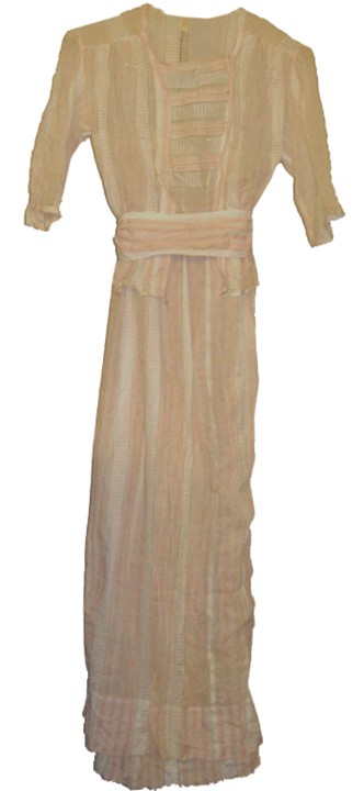 Womans Edwardian Pink/White Cotton Blouse Skirt: This Edwardian blouse and skirt ensemble is made of cotton and is styled in the later Edwardian WWI era. Very good condition with minor soiling. Measurements flat (double these for actual measurement 