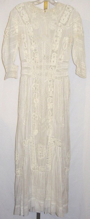 Womans Edwardian Lawn Dress: Absolutely stunning Edwardian dress fashioned from lawn and lace, the epitome of the Edwardian lawn dress. Excellent condition except for one tear in one sleeve (see photo). Measurements flat (double 