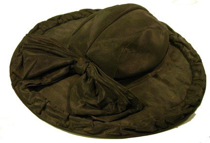 Womans Edwardian Black Taffeta Hat: (7.50" dia. inside and 14" dia.outside)