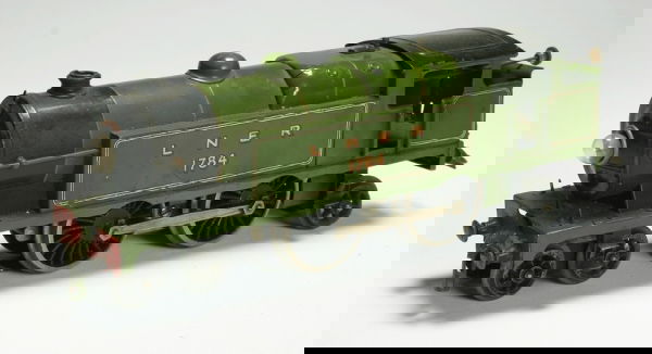 A Hornby O gauge No. 2 special electric L.N.E.R. 4: A Hornby O gauge No. 2 special electric L.N.E.R. 4-4-2T tank locomotive No.1784, green livery, fitted with a 6v motor, good condition, unboxed.