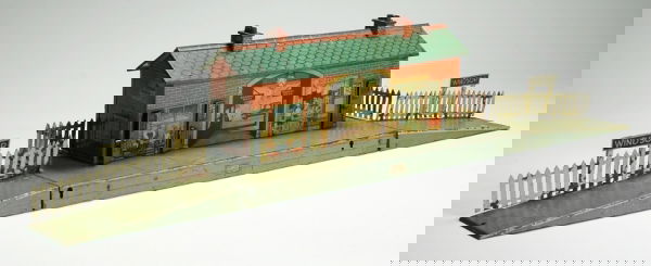 A Hornby O gauge station, 'Windsor', with opening: A Hornby O gauge station, 'Windsor', with opening doors and grey platforms with matching ramps, generally good condition; a Bing signal box; a Mettoy 'Joytown' station; and five assorted signals, (8).