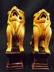Pair of ceramic Foo Dogs: Pair of ceramic Foo Dogs. 5" x 2.25"