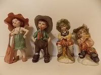 (4) Capodimonte Porcelain Figures: (4) capodimonte porcelain figures. Items measure from approx 5" to 7"