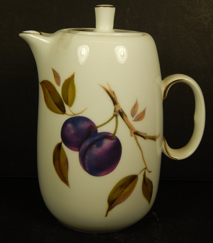ROYAL WORCESTER PORCELAIN PITCHER: 7" X 5.5"