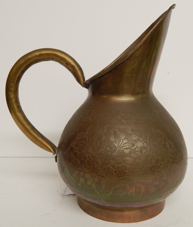 ANTIQUE CHINESE ETCHED COPPER PITCHER: 22 X 13 CM
