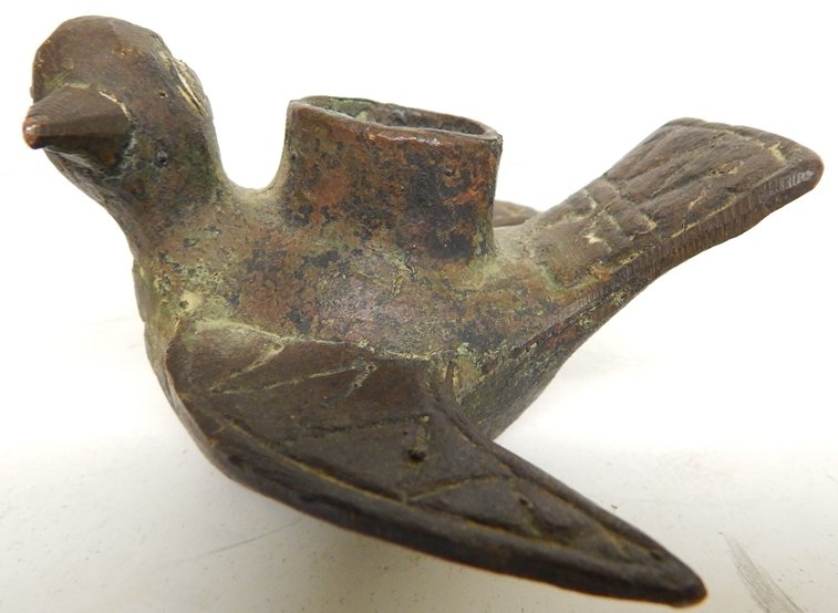 ANTIQUE PRIMITIVE BRONZE CANDLE HOLDER: 10 X 5 CM