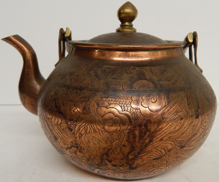 ANTIQUE CHINESE TEA POT: 12 X 14 CM