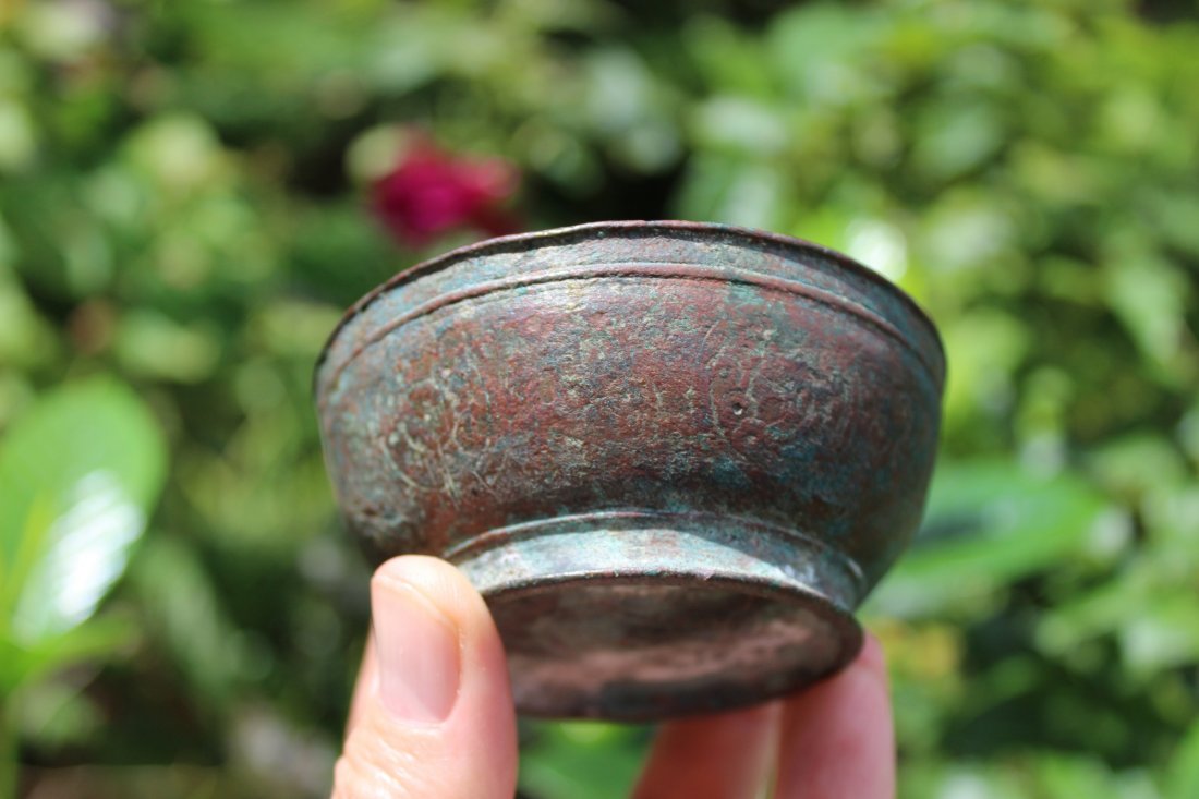 Middle Eastern antique bronze bowl, Bronze Age, 1000BC: Middle Eastern antique bronze bowl, Bronze Age, circa 1000 BC-1000 AD: Upper diameter: 3.5 in. = 8.8 cm; Base diameter: 2.1 in. = 5.6 cm; Height: 1.5 in. = 4.0 cm; Weight: 8.7 oz. = 246 g; Condition: