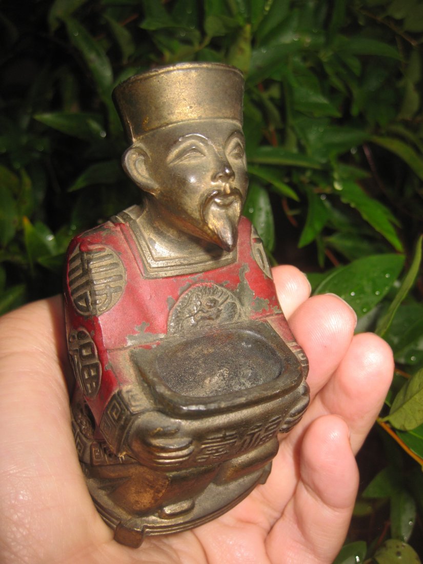 Chinese incense burner, pot metal, 1920s: Chinese incense burner, pot metal, 1920s Height: 4” = 9.5 cm Weight: 9 oz. = 250 g