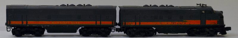 Lionel Postwar 2378 Milwaukee Road F3 A&B Unit Locomoti: Lionel Postwar 2378 Milwaukee Road F3 A&B Unit Locomotive
