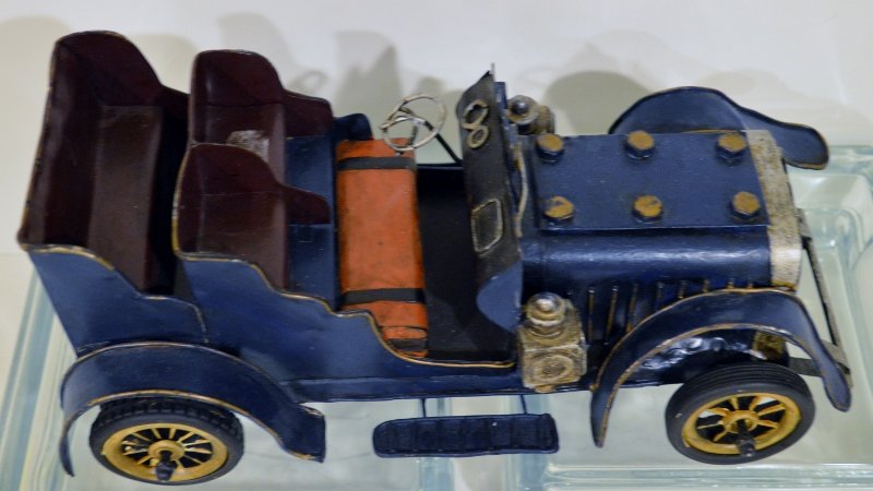 VINTAGE TIN FORD MODEL T CAR: VINTAGE TIN FORD MODEL T CAR