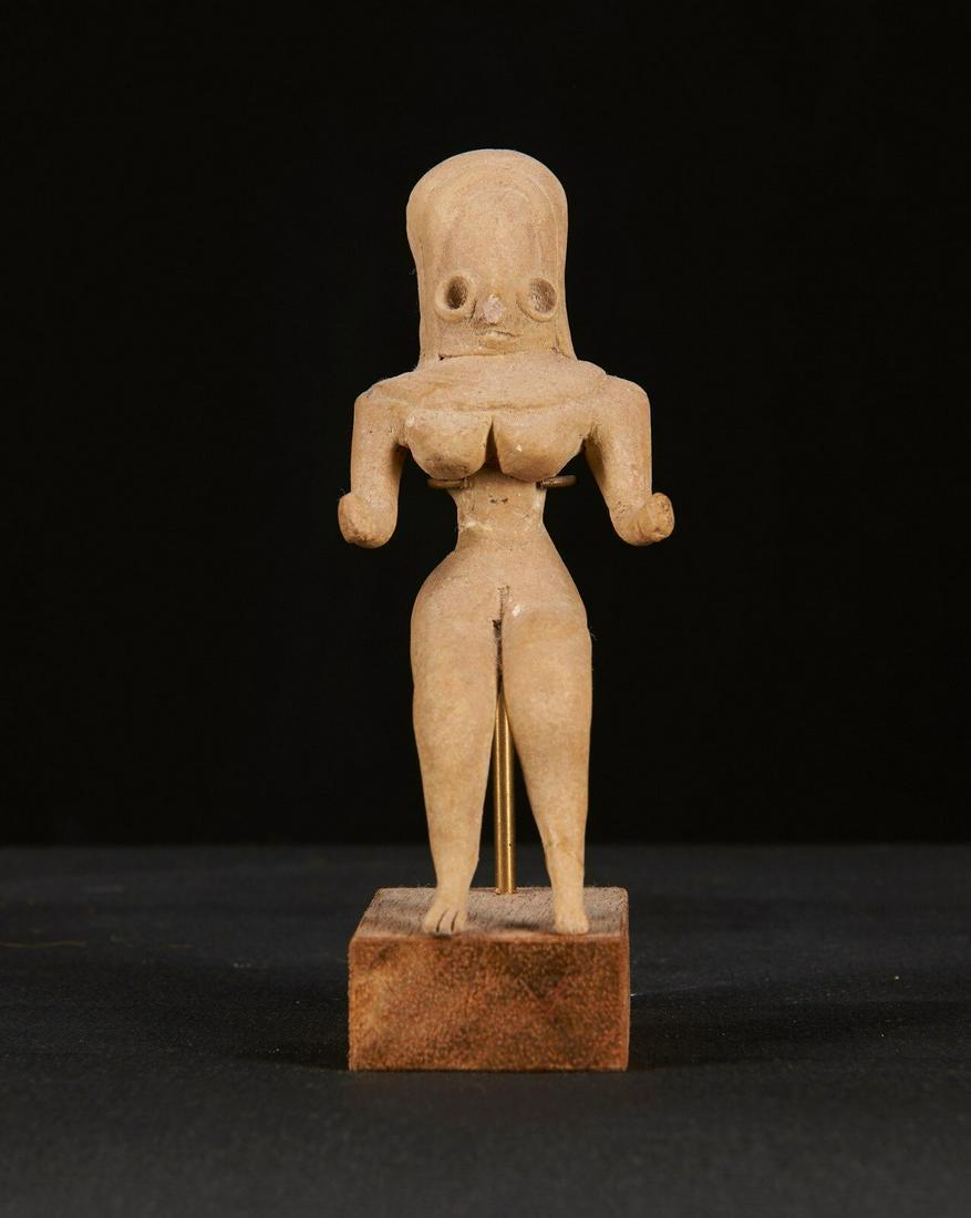 A Very Nice Indus Valley Figure of Mother goddess Bust: A Very Nice Indus Valley Figure of Mother goddess Circa: 3rd to 4th Millennium B.C. Size: 12cm ******FREE INTERNATIONAL REGULAR POSTAGE******