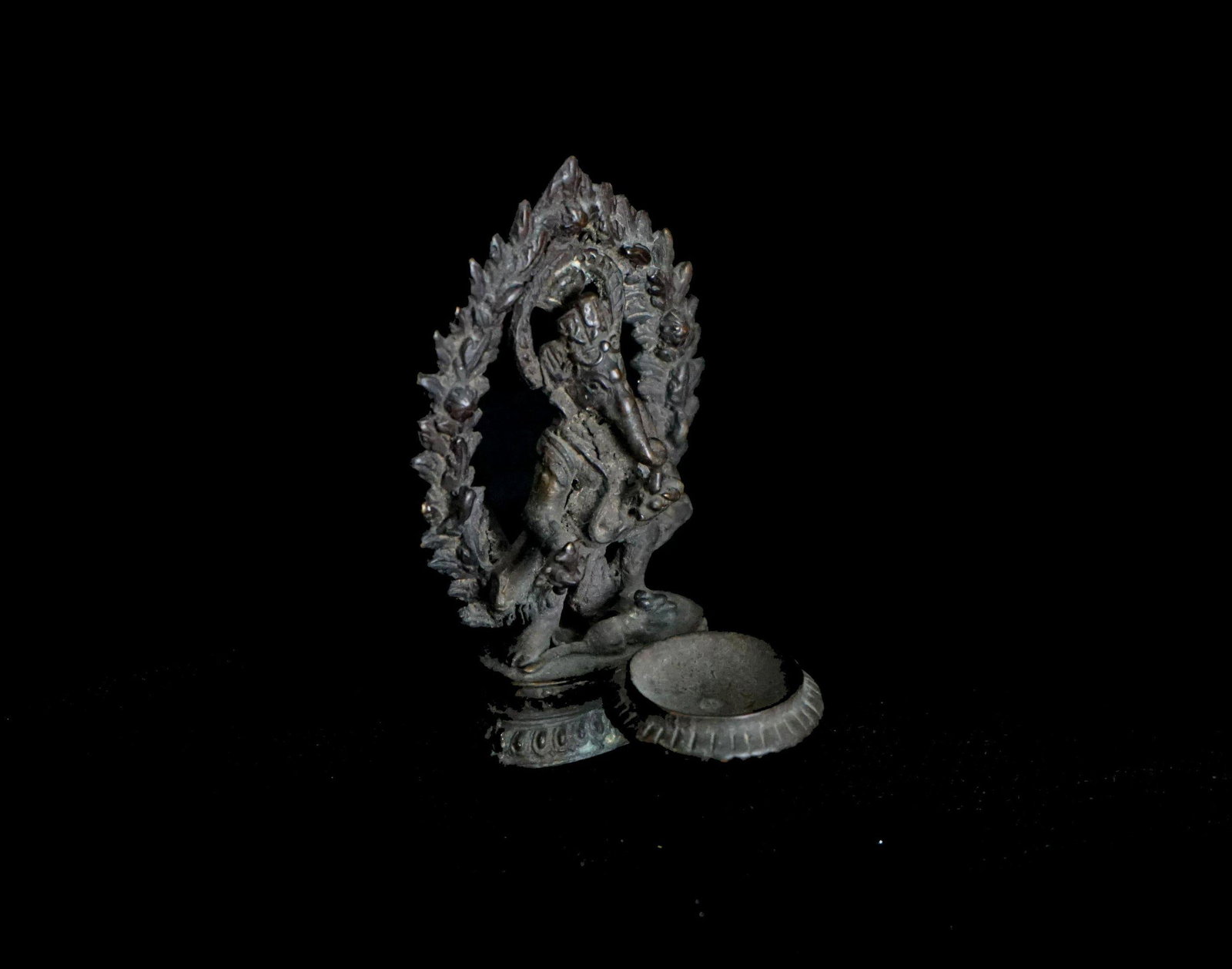 A Very Nice Old Hindu Prayer Lamp in shape of Ganesha (1 of 1)