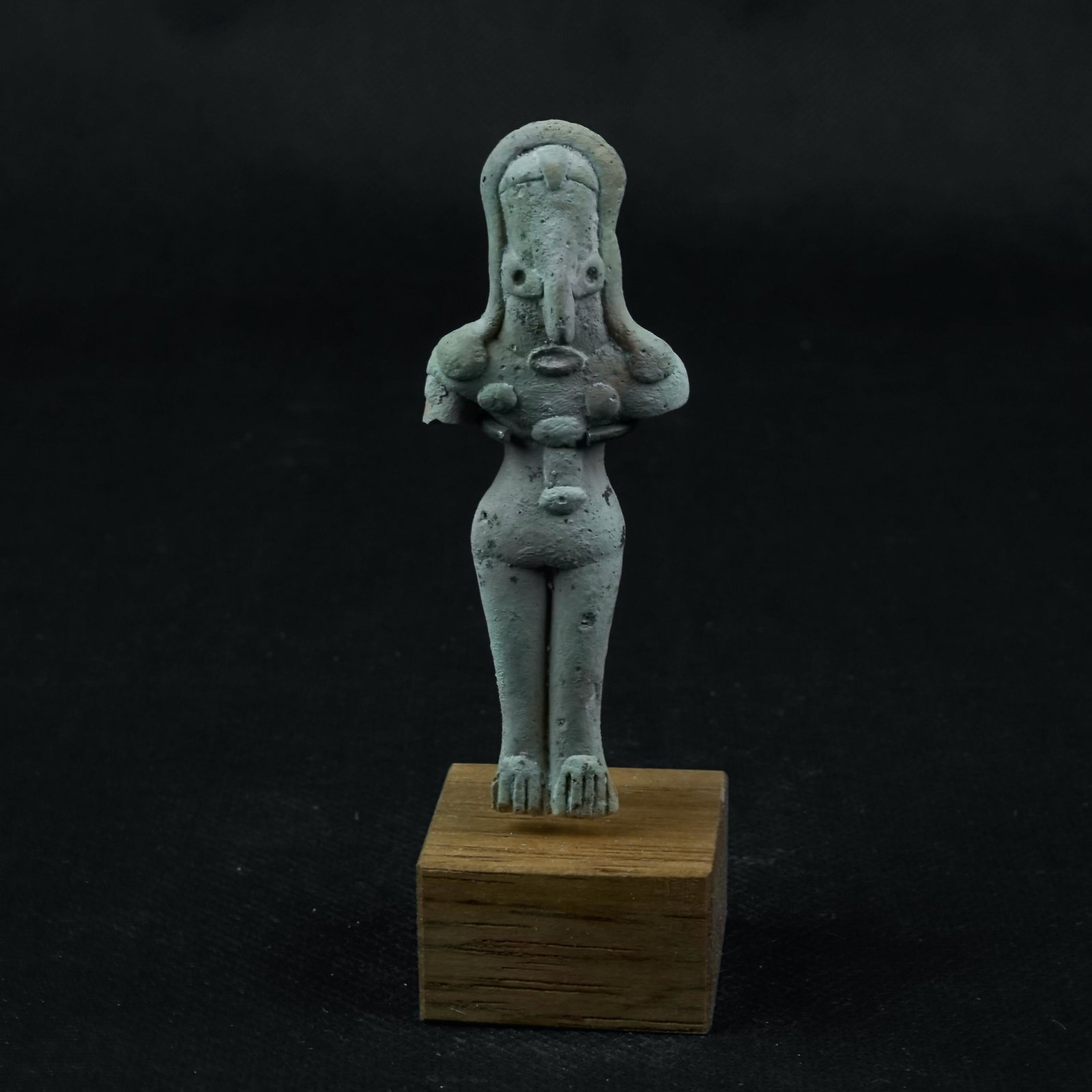 A Very Nice Indus Valley Figure of Mother goddess: A Very Nice Indus Valley Figure of Mother goddess Indus Valley Civilization 3rd Millennium B.C. H: 7.5cm ******FREE INTERNATIONAL REGULAR POSTAGE******