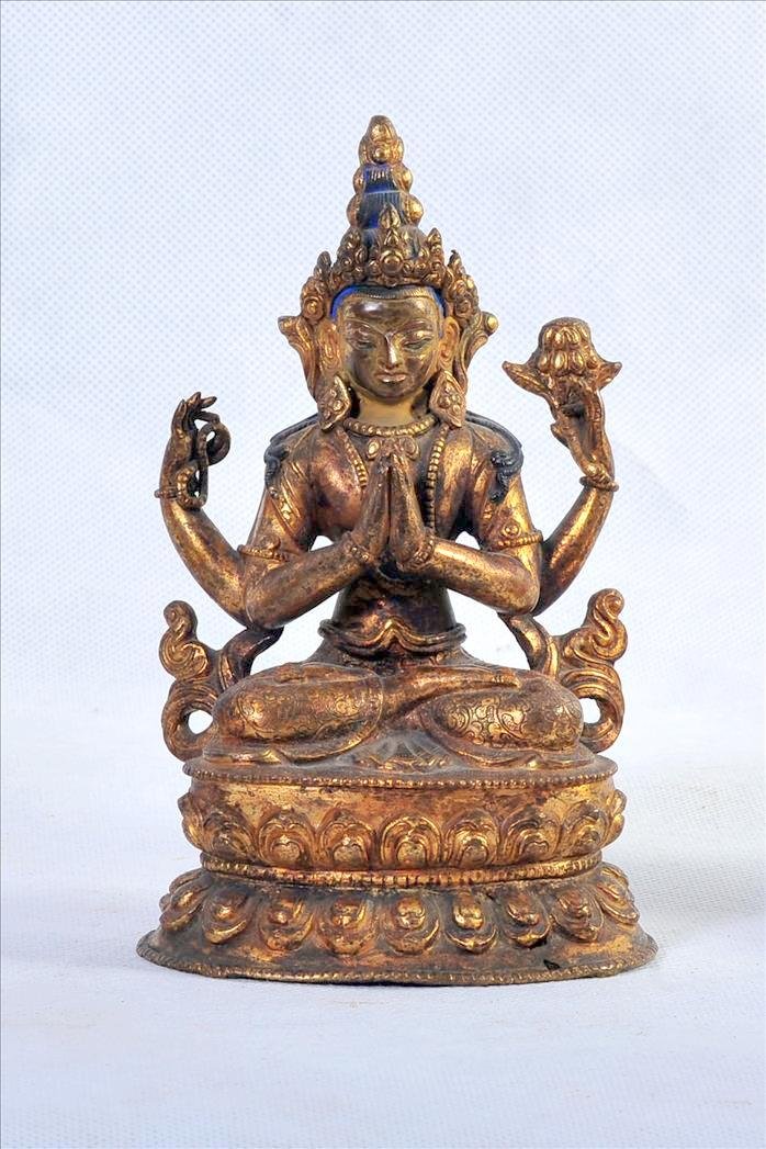 A VERY NICE NEPALESE GILT BRONZE STATUE OF AVALOKITE?VA: A Very Nice Nepalese Gilt Bronze Statue of Avalokite?vara Circa: 18th to 19th Century Size: H: 17cm