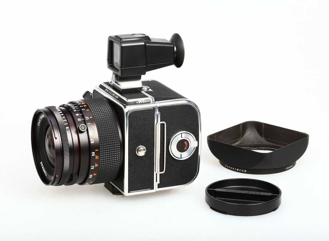 Hasselblad 903SWC*: SERIAL NO. 13EP11974, 1993 It comes with CF 4.5/38mm lens (#7265636), A12 magazine (#30EP56525), viewfinder, hood and front lens cap. Whole set is in mint condition. 此套機成&#