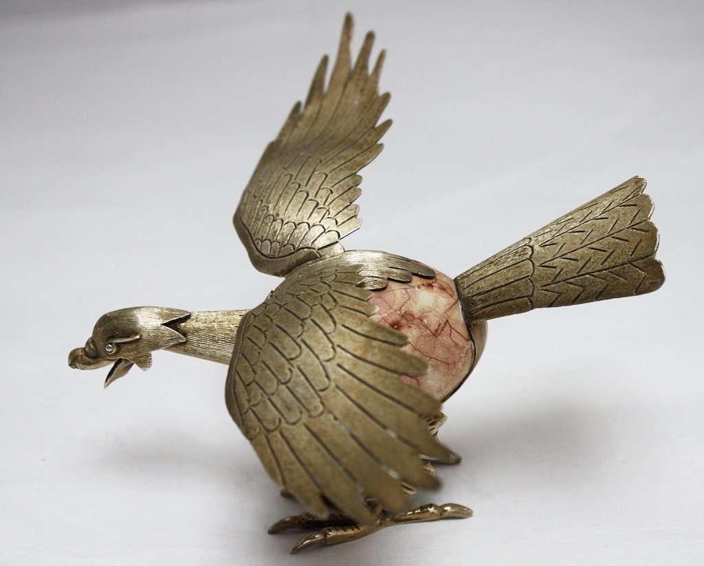 Mexican Figural Sterling & Alabaster Eagle Statue: Vintage sterling silver figural bird shaped paperweight or decor item with outstretched realistic looking wings, made in Mexico in the 20th century. The body of the bird is made of what is believed to