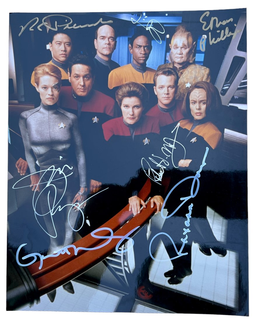 Rare Star Trek Voyager. 7 Entertainment movie Autographs  Photo hand Signed 8x10 Photo (1 of 2)