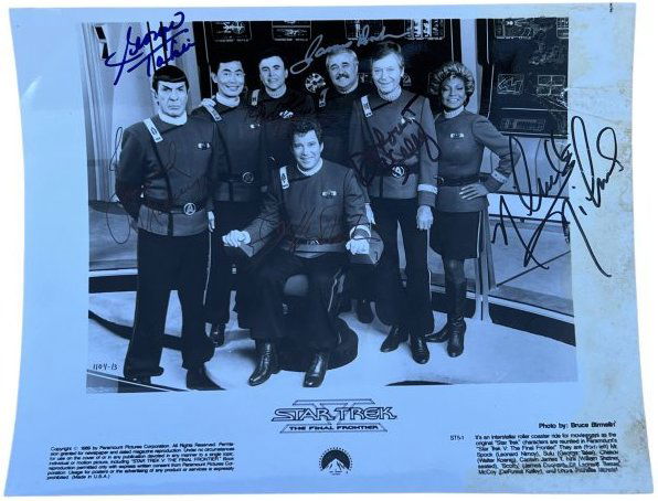 VERY RARE STAR TREK PHOTO HAND SIGNED ALL ACTORS  8x10 Photo (1 of 5)