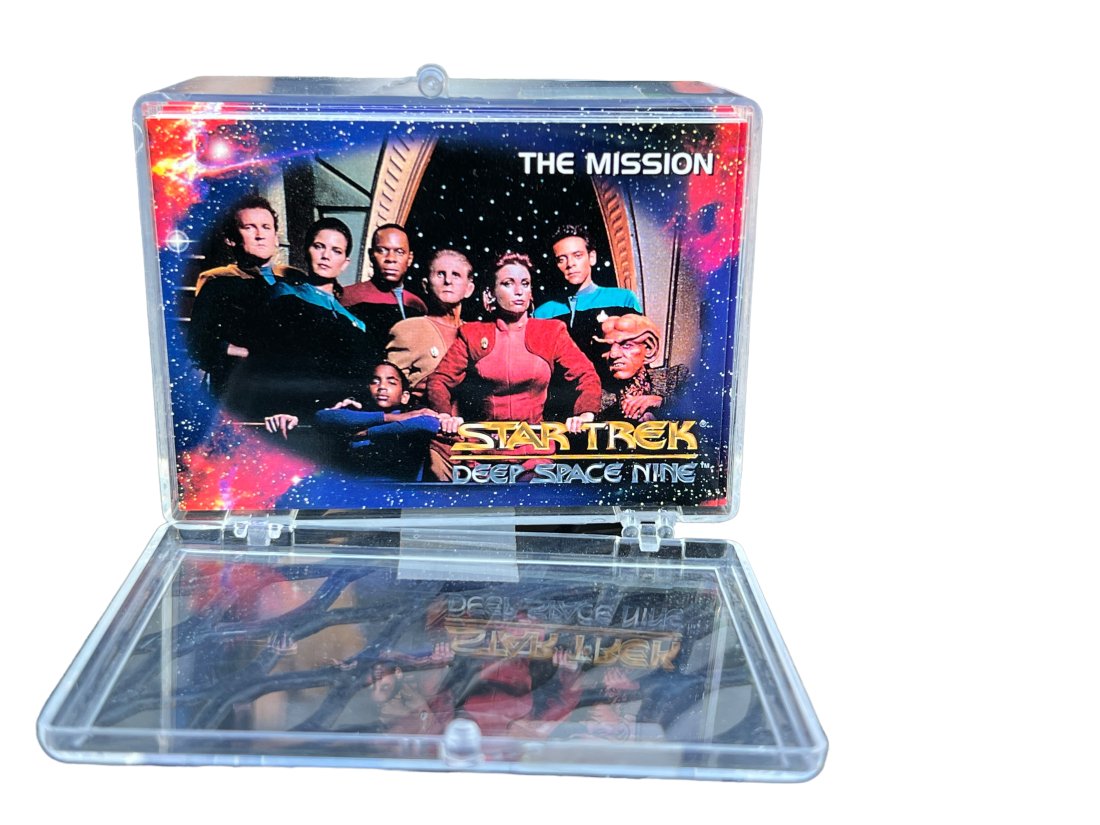 STAR TREK TRADING CARDS  1 PLASTIC (1 of 3)
