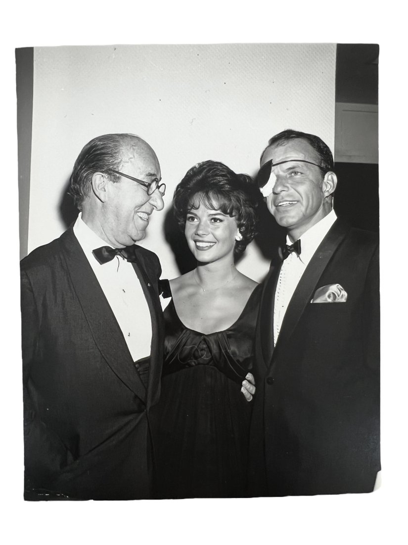 NATALIE WOOD WITH FRANK SINATRA AND ED WYNN PHOTO SIGNED MURRAY GARRETT,: NATALIE WOOD WITH FRANK SINATRA AND ED WYNN PHOTO SIGNED MURRAY GARRETT, 8" X 10"