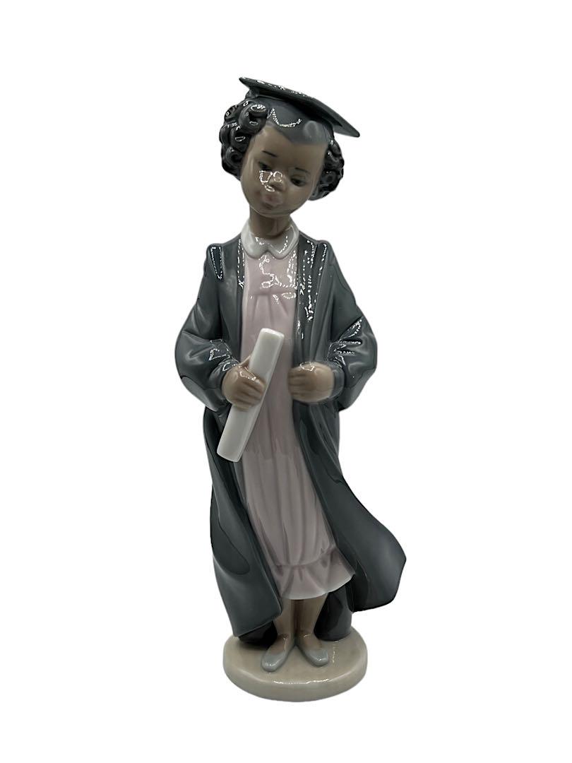 VINTAGE LLADRO FIGURINE THE ROAD TO SUCCESS 06495, made 1990, Black Legacy Collection Girl Graduate: VINTAGE LLADRO FIGURINE THE ROAD TO SUCCESS 06495, made 1990, Black Legacy Collection Girl Graduate Rare, ORIGINAL BOX