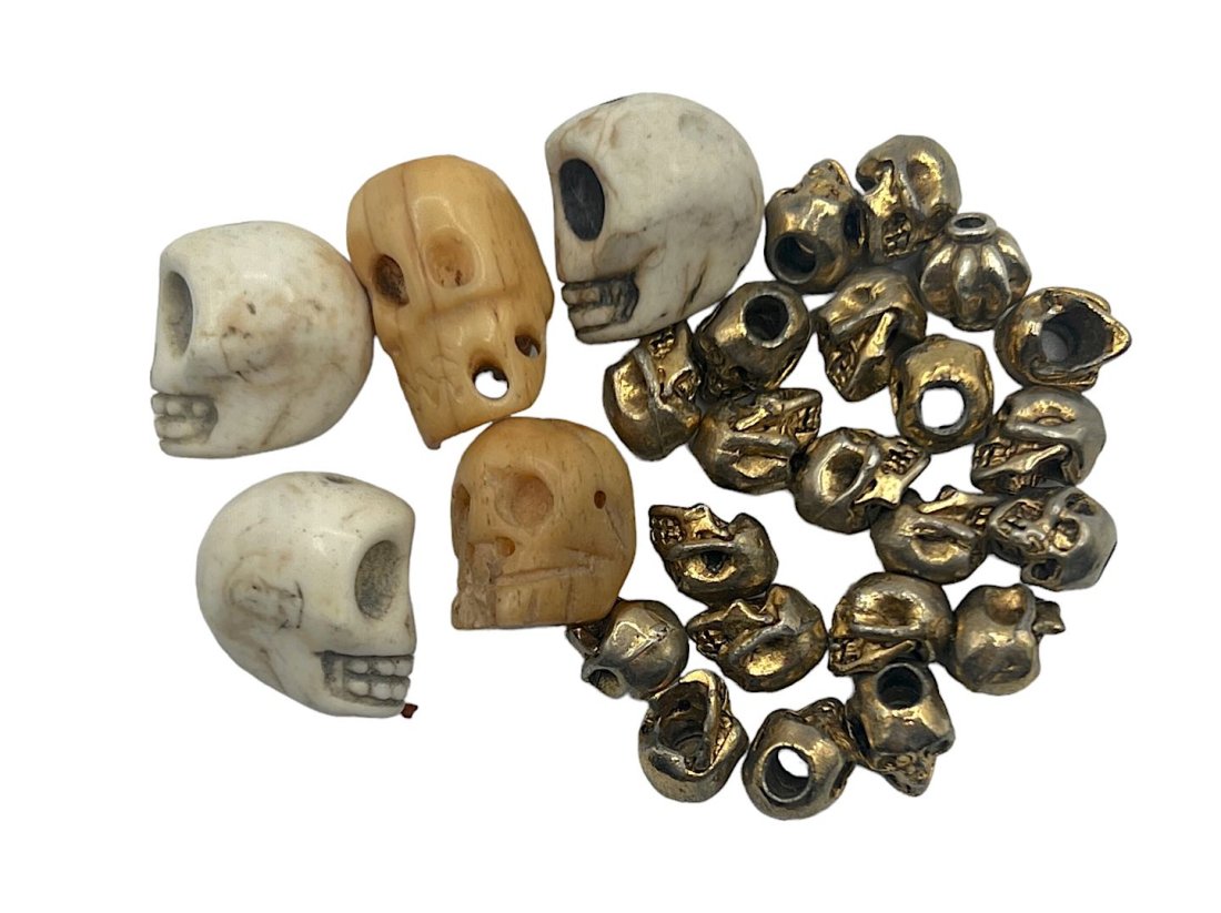MIXED LOT OF SKULLS SKULL: MIXED LOT OF SKULLS