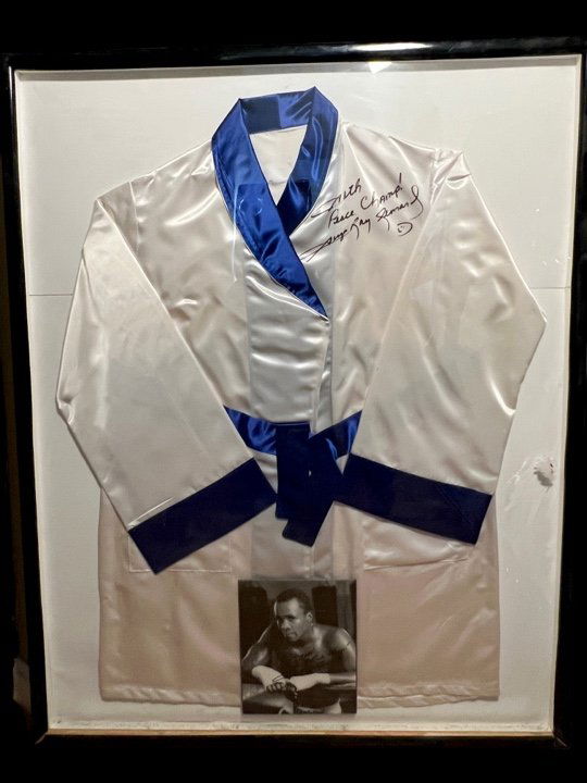Boxing robe and photo signed by Sugar Ray Leonard (1 of 5)
