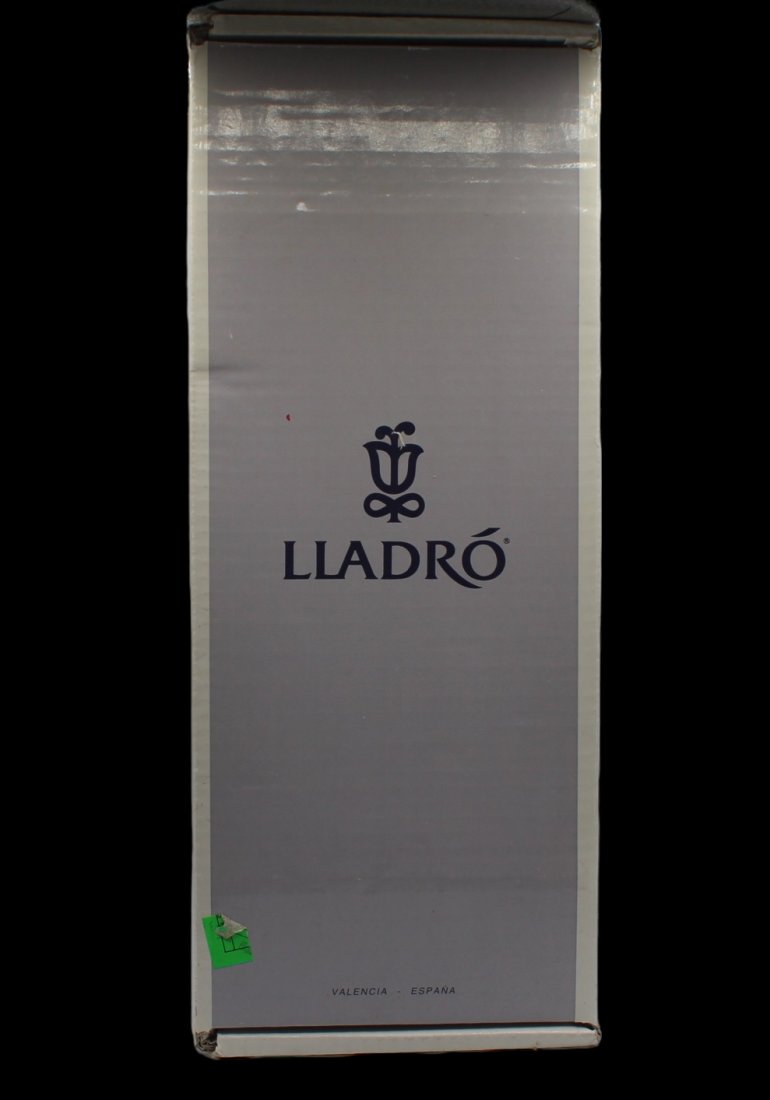 Vintage Lladro porcelain statue Dama color gran lazo sharia 0618 (1 of 6)