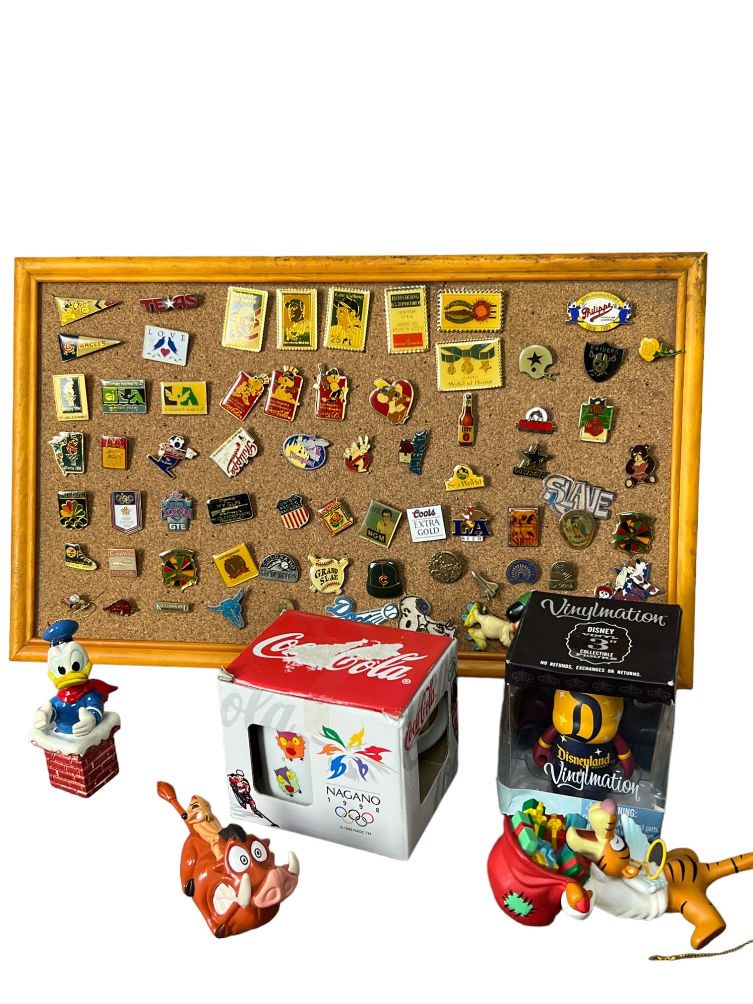 Vintage pin collection lot with Disney items (1 of 11)