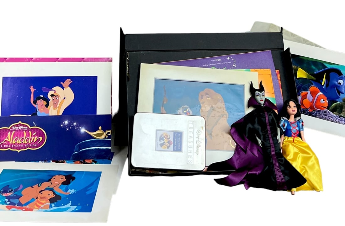 Vintage Disney keychain serigraph snow white lithograph collection lot (1 of 10)