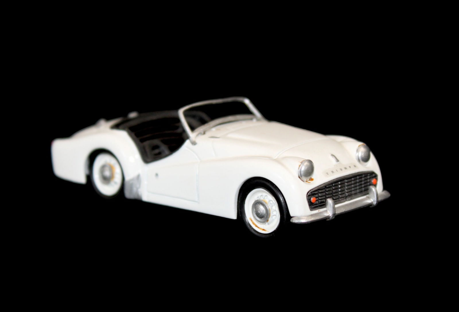 Vintage model car 1:43 WHITE TRIUMPH TRIII A SPIELWAREN DUNHAUSEN (1 of 10)