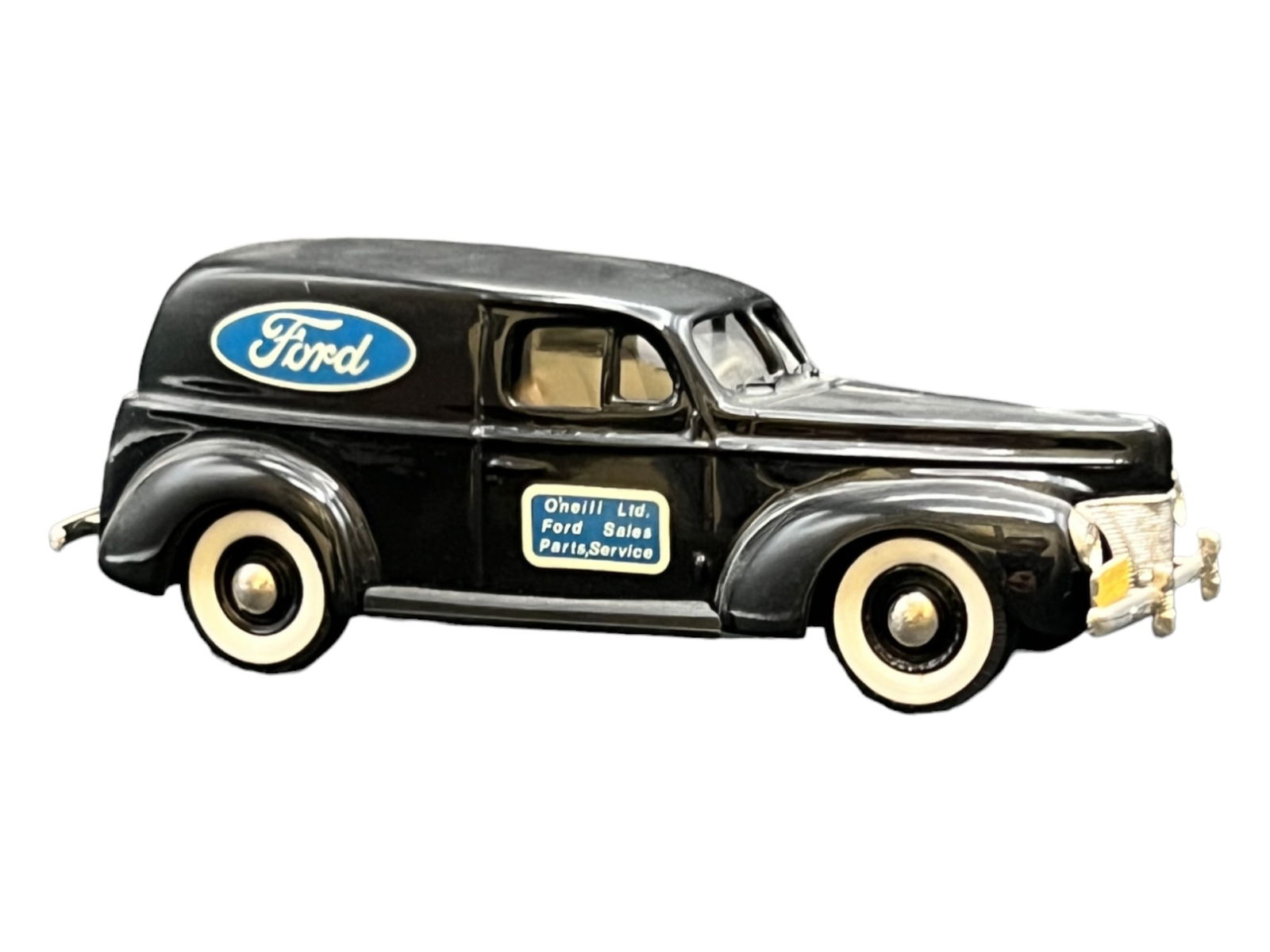 Vintage model car 1:43 black Ford sedan 1940 (1 of 5)