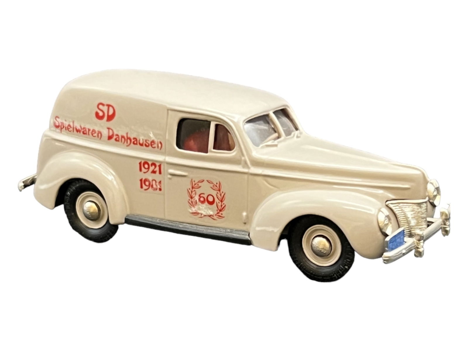 Vintage model car 1:43 gray Ford sedan 1940 (1 of 5)