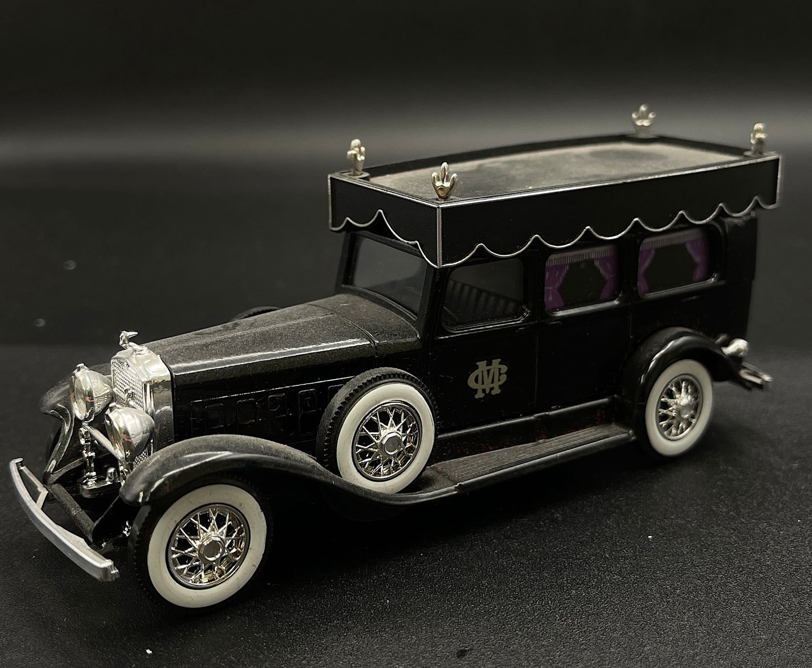 Vintage Model Car 1:43 Black/Purple Cadillac V16 1931 - Solido (1 of 5)