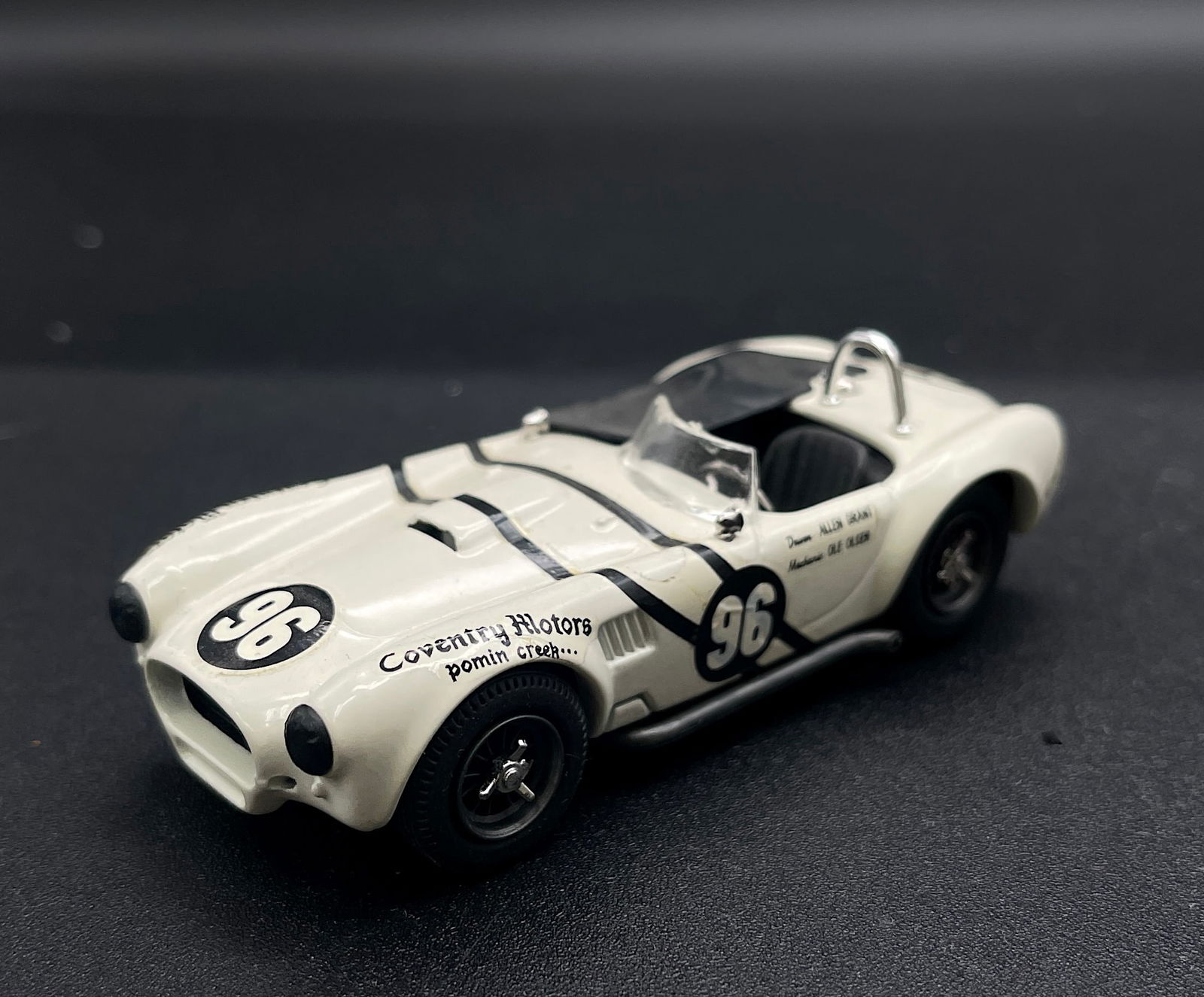 Vintage Model Car 1:43 White AC Cobra 427 - Matchbox (1 of 5)