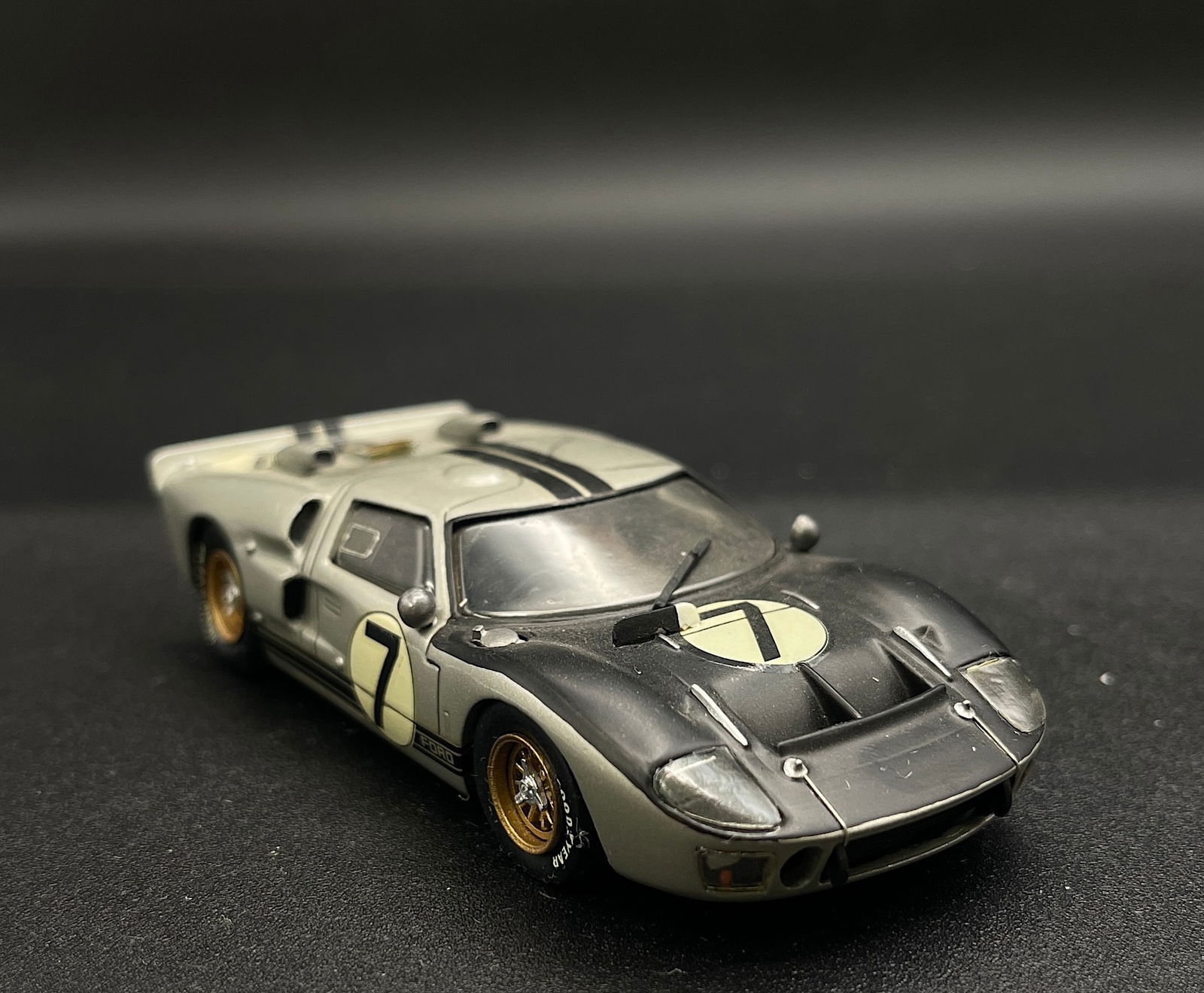Vintage Model Car 1:43 Silver/Black Ford GT40 1966 Jack Simons (1 of 5)