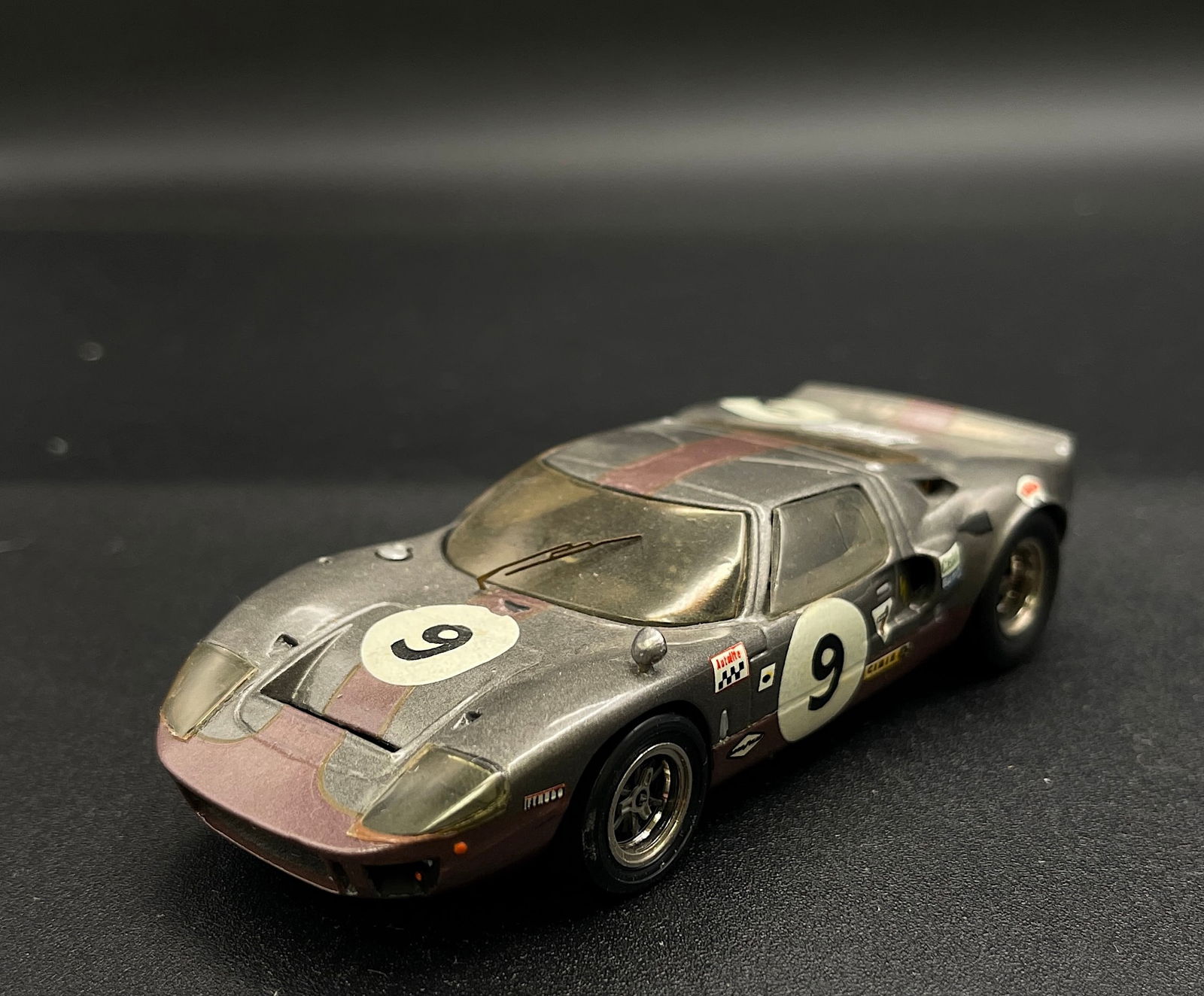 Vintage Model Car 1:43 Silver Ford GT40 Le Mans 1968 - Tenariv (1 of 5)
