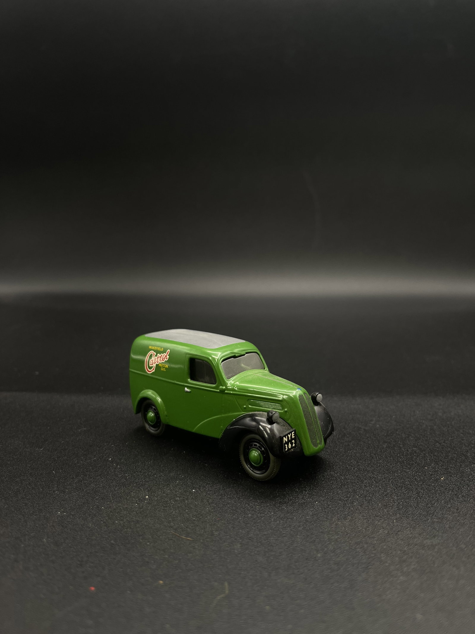 Vintage Model Car 1:43 Blue Fordson 5 CWT Van Somerville: Vintage Model Car 1:43 Blue Fordson 5 CW. Van Somerville