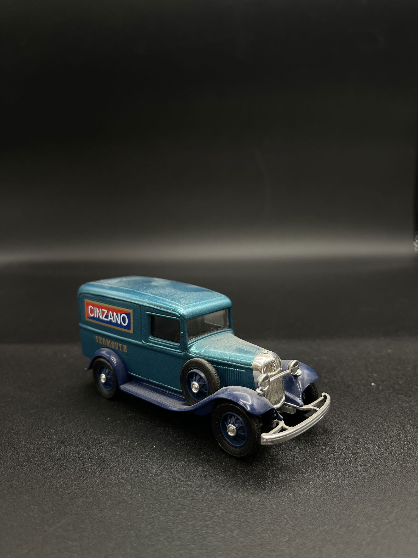 Vintage Model Car 1:43 Blue Ford 1932 Hobbycar (1 of 5)