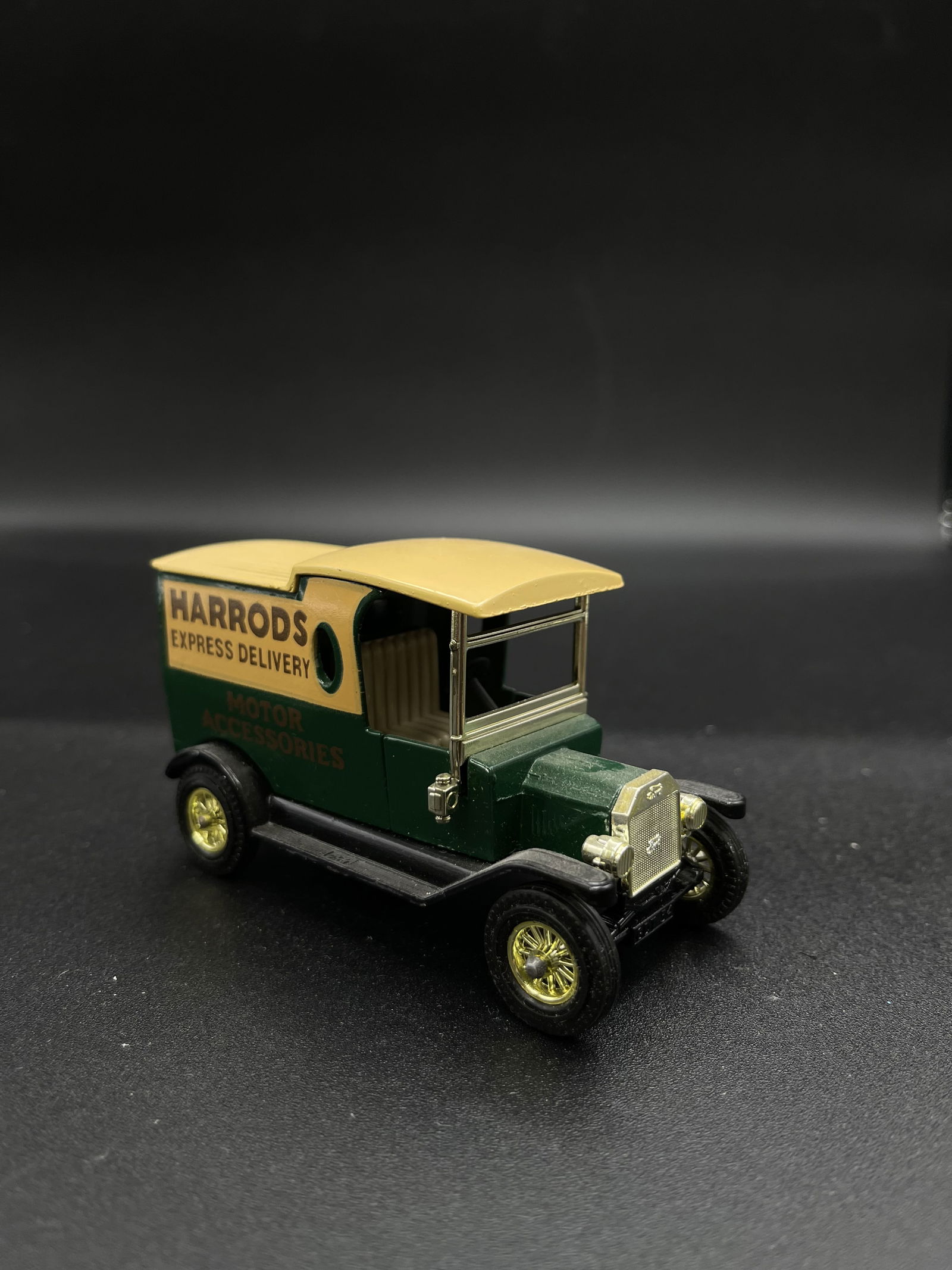 Vintage Model Car 1:43 Green Ford Model 'T' 1912 Matchbox Yesteryear (1 of 5)