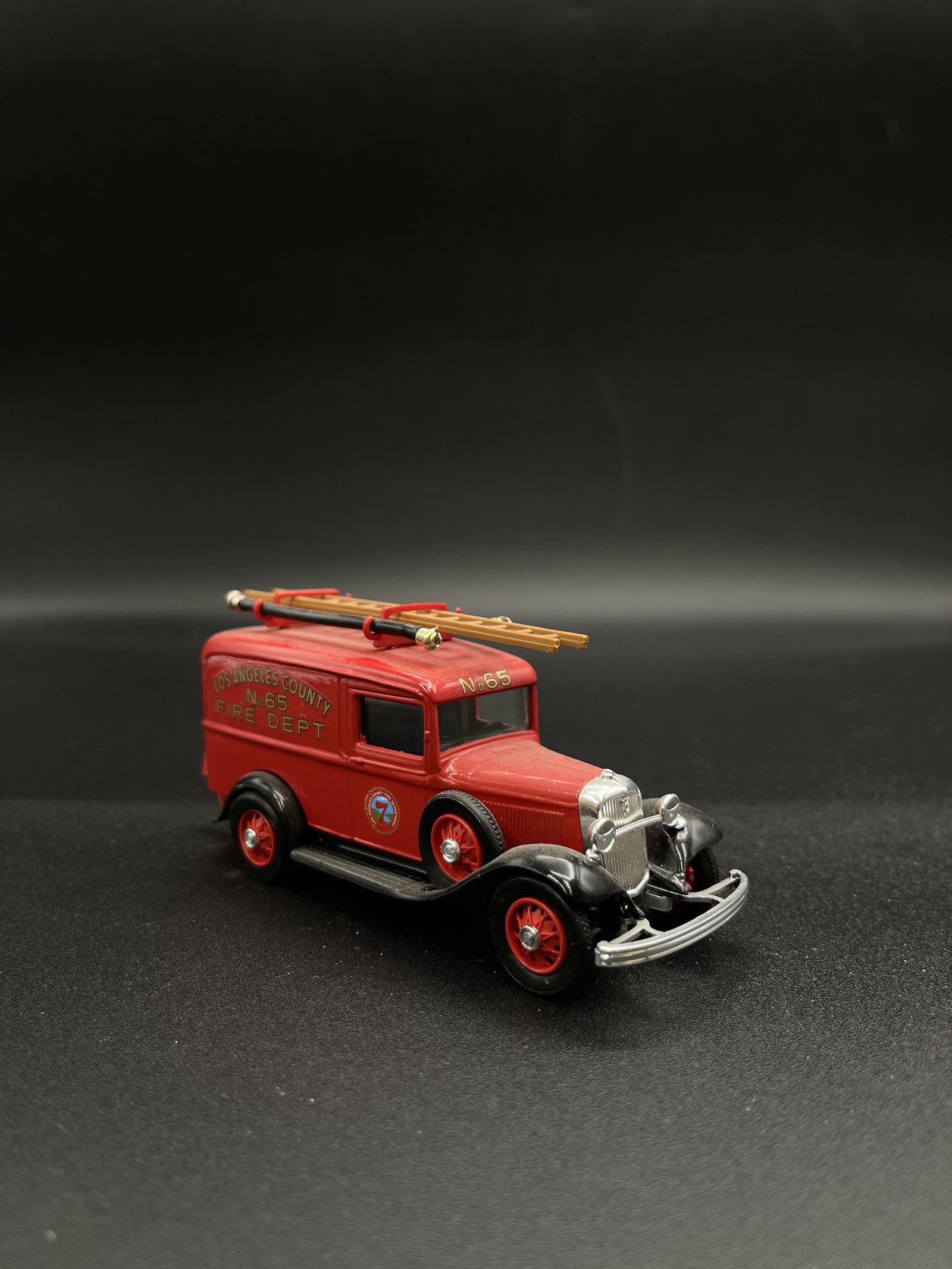 Vintage Model Car 1:43 Red Ford 1932 Hobbycar Blicor (1 of 5)